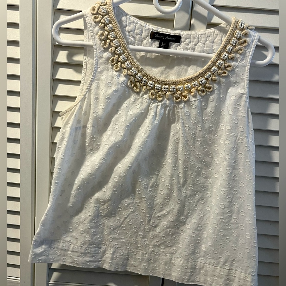 Cute tank with fun details